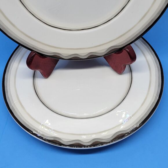 Sasaki Moderna 8.5" Salad Plates Set of 3 Retired - Picture 4 of 9